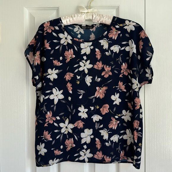SHEIN Navy Floral Top - Picture 1 of 7